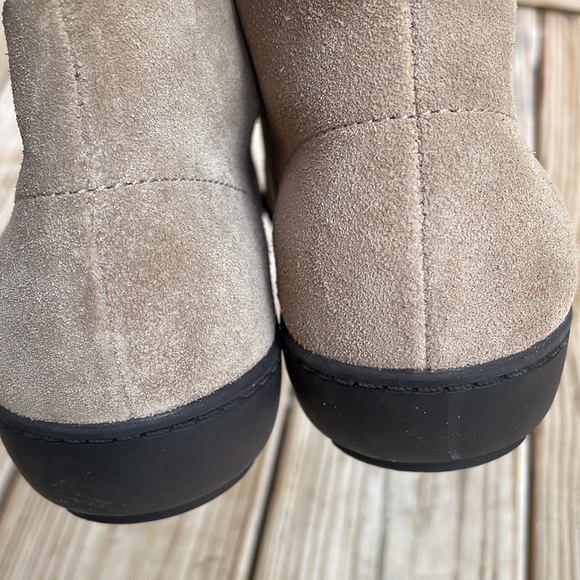 NWOT- Aerosoles Pine Tree TAUPE SUEDE Shoes/ Ankle Boots Size 6.5W - Picture 7 of 12